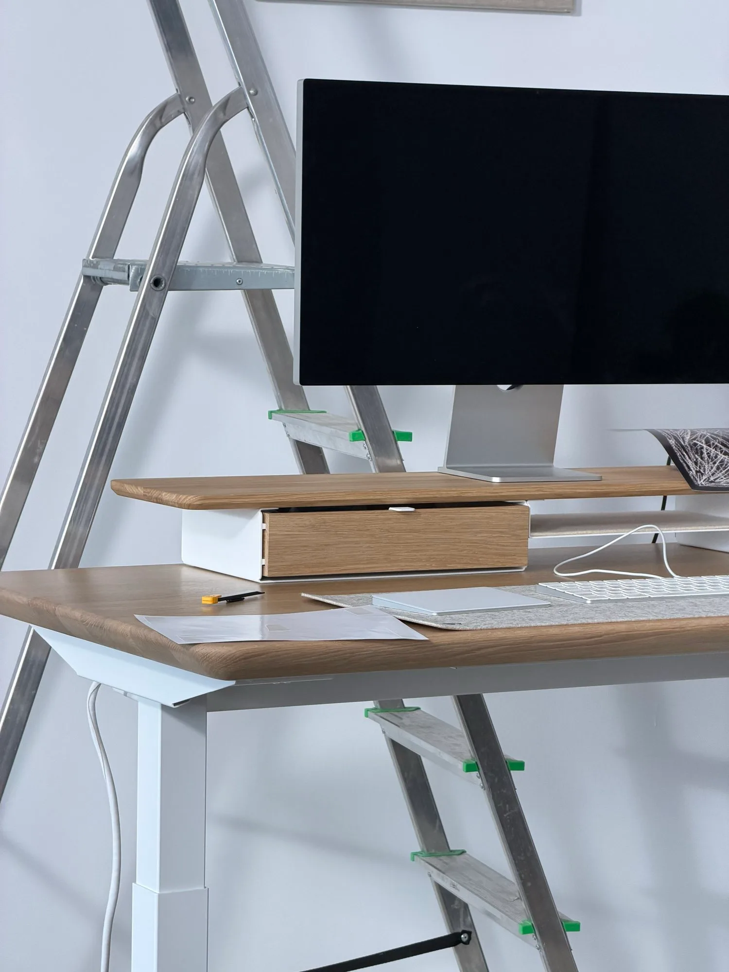 Shelf fitting